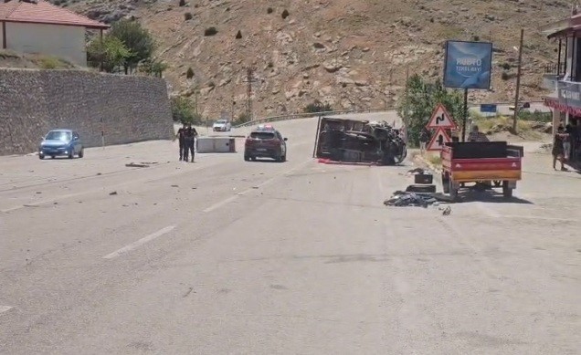 Malatya’da iki pikap çarpıştı: 3 yaralı 4 malatyada iki pikap carpisti 3 yarali 0 DZ2fMbdX