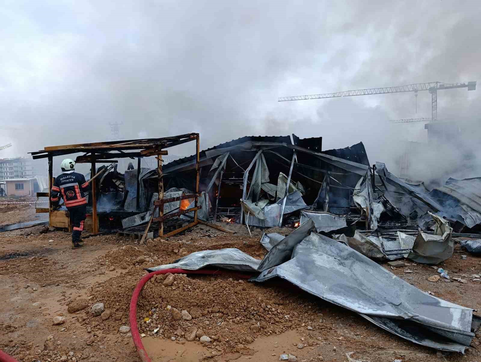 malatyada insaat iscilerinin kaldigi santiyede yangin 1