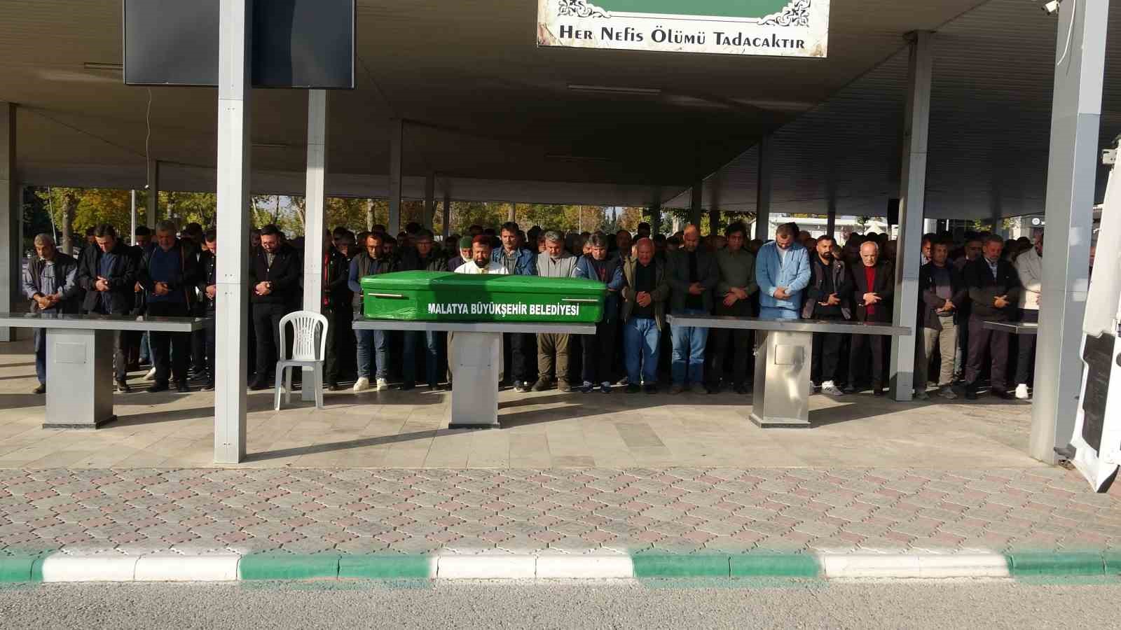 Malatya’da intihara kalkışan 19 yaşındaki kadın verdiği yaşam mücadelesini kaybetti 5 malatyada intihara kalkisan 19 yasindaki kadin verdigi yasam mucadelesini kaybetti 1 DSLkOWw3