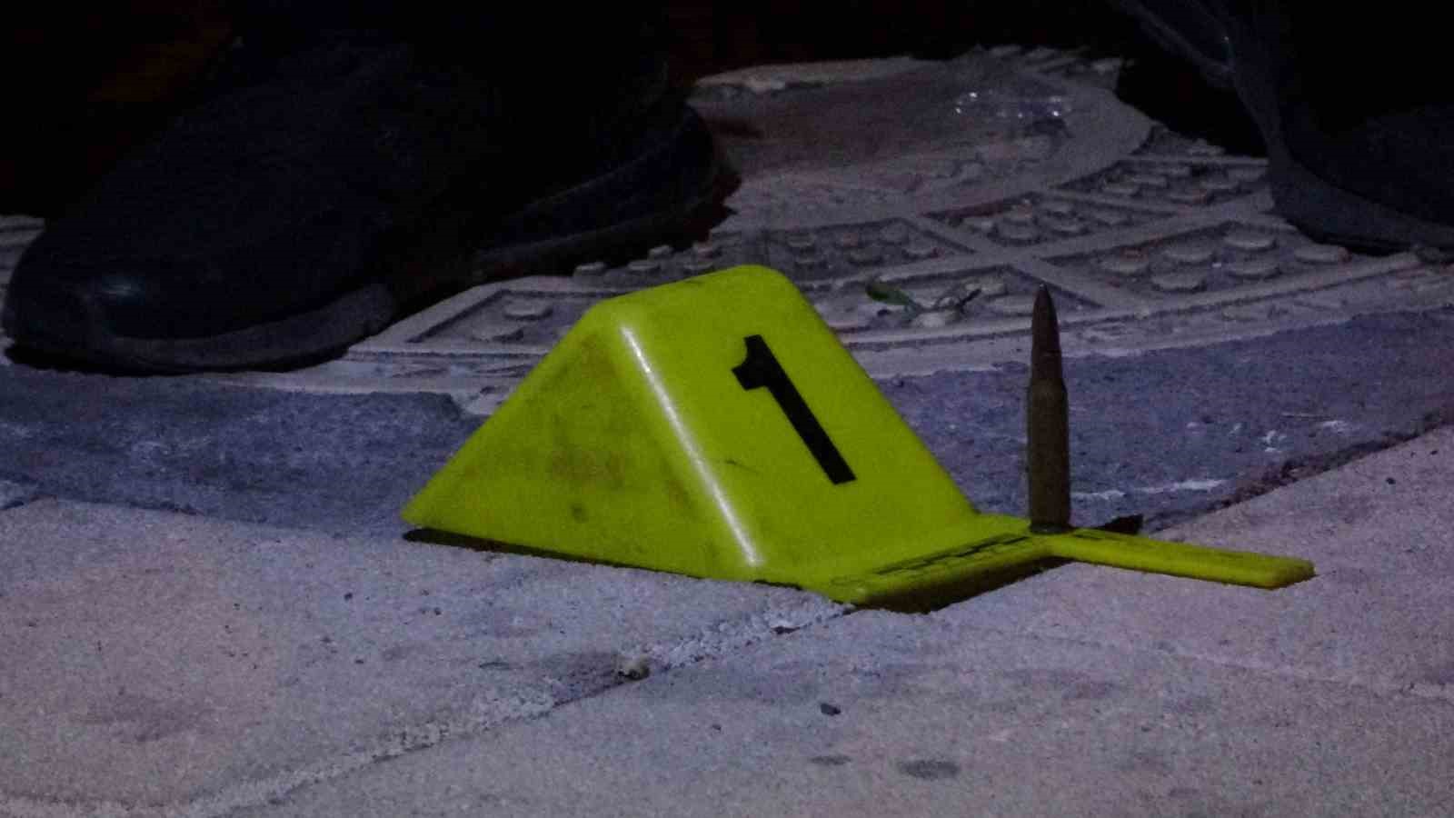 Malatya’da kaldırımda bulunan Kalaşnikof mermisi polisi alarma geçirdi 5 malatyada kaldirimda bulunan kalasnikof mermisi polisi alarma gecirdi 1 htUdlyU8
