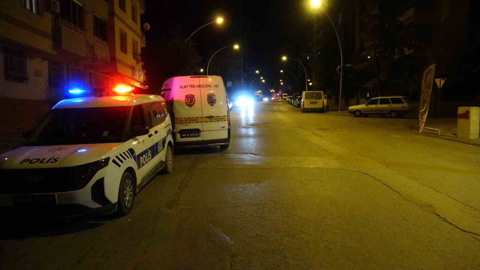 Malatya’da kaldırımda bulunan Kalaşnikof mermisi polisi alarma geçirdi 6 malatyada kaldirimda bulunan kalasnikof mermisi polisi alarma gecirdi 2 qWNdtW4L