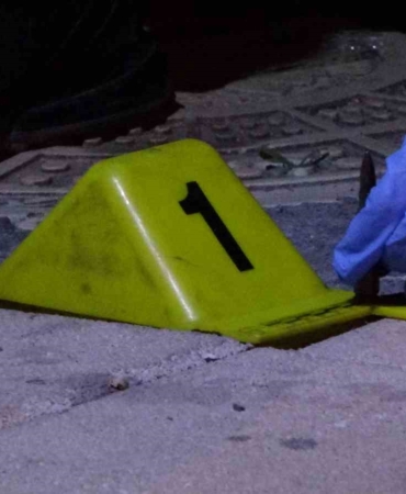 malatyada-kaldirimda-bulunan-kalasnikof-mermisi-polisi-alarma-gecirdi-zaii3X5P.jpg