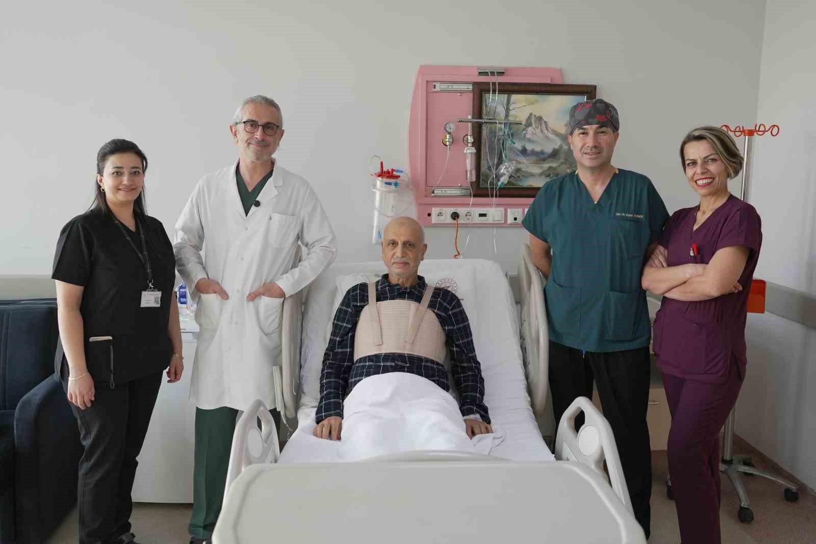 Malatya’da kalp tümörü ve üç damar tıkanıklığı aynı ameliyatta tedavi edildi 4 malatyada kalp tumoru ve uc damar tikanikligi ayni ameliyatta tedavi edildi 0 cS8zvGaA