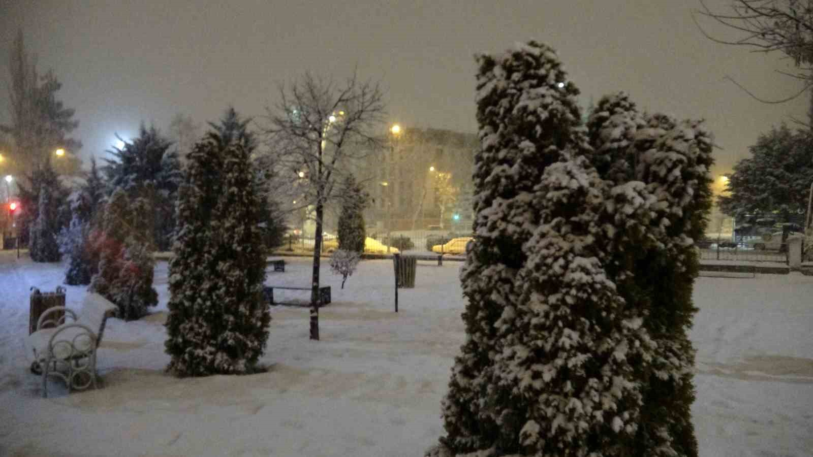 malatyada kar yagisi ulasimda aksamalara yol acti 1 emhi6e5Y
