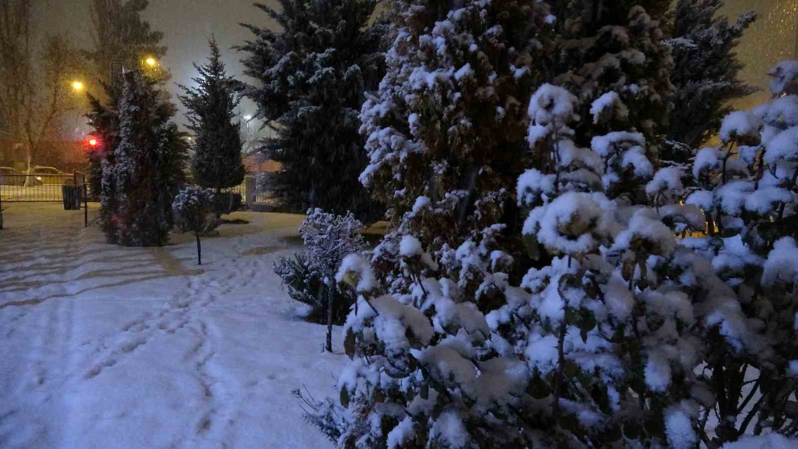 malatyada kar yagisi ulasimda aksamalara yol acti 3 S8zEeapN