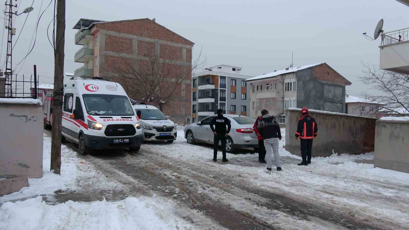 malatyada kari koca dogalgazdan zehirlenme suphesiyle hastaneye kaldirildi 2