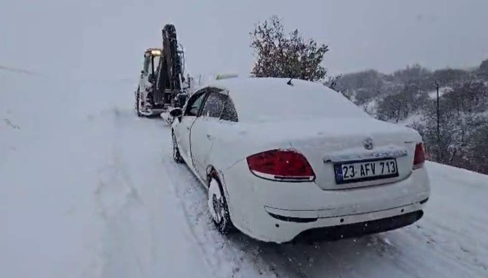 Malatya’da karlı yolda kalan araç ve hasta vatandaşlara büyükşehir ekipleri yetişti 6 malatyada karli yolda kalan arac ve hasta vatandaslara buyuksehir ekipleri yetisti 2 EMML1GcS