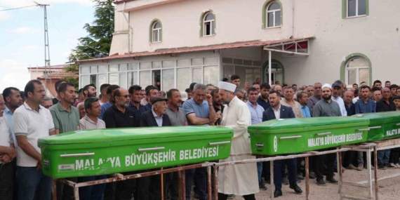 malatyada-kazada-hayatini-kaybeden-3-kisilik-aile-topraga-verildi-LwFm1WuC.jpg