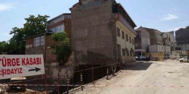 malatyada-kazi-sirasinda-temelinde-gocuk-meydana-gelen-apartman-bosaltildi-WHKaKVhB.jpg