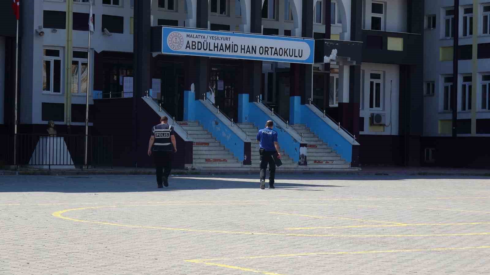 Malatya’da LGS’de unutulan kimlik paniği mutlu sonla bitti 5 malatyada lgsde unutulan kimlik panigi mutlu sonla bitti 1 SKI8Pzf1