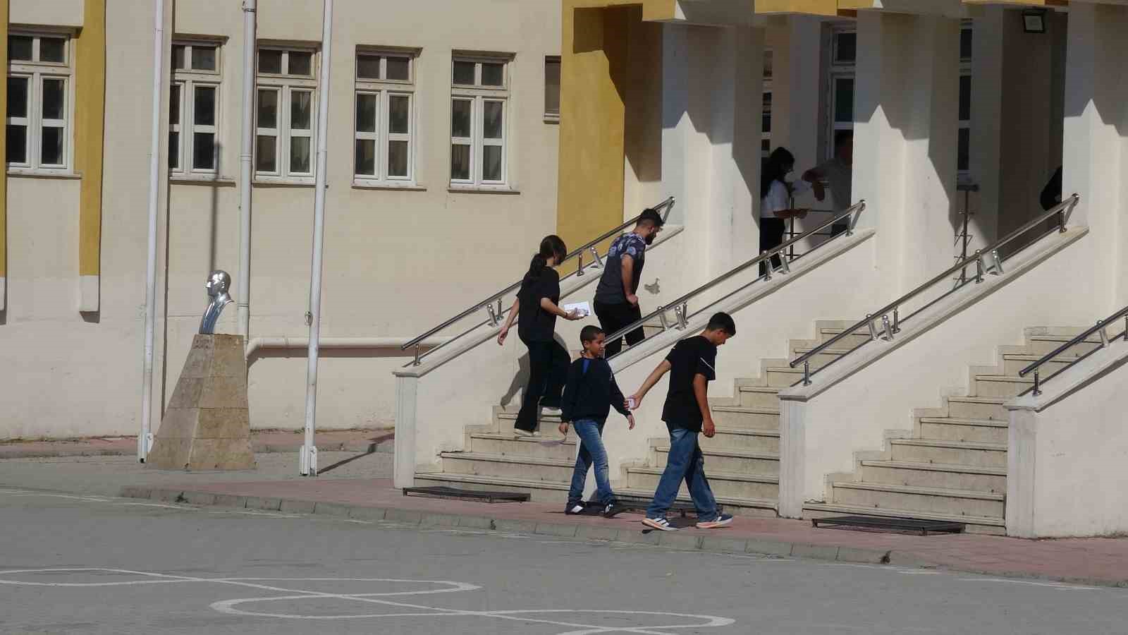 Malatya’da LGS’de unutulan kimlik paniği mutlu sonla bitti 6 malatyada lgsde unutulan kimlik panigi mutlu sonla bitti 2 8b5hvGLE