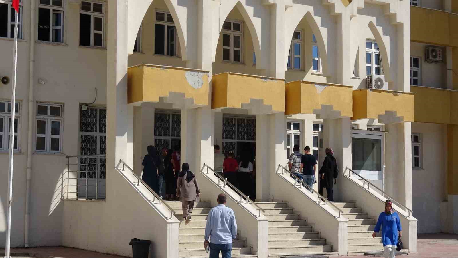 Malatya’da LGS’de unutulan kimlik paniği mutlu sonla bitti 7 malatyada lgsde unutulan kimlik panigi mutlu sonla bitti 3 X57ijLjC