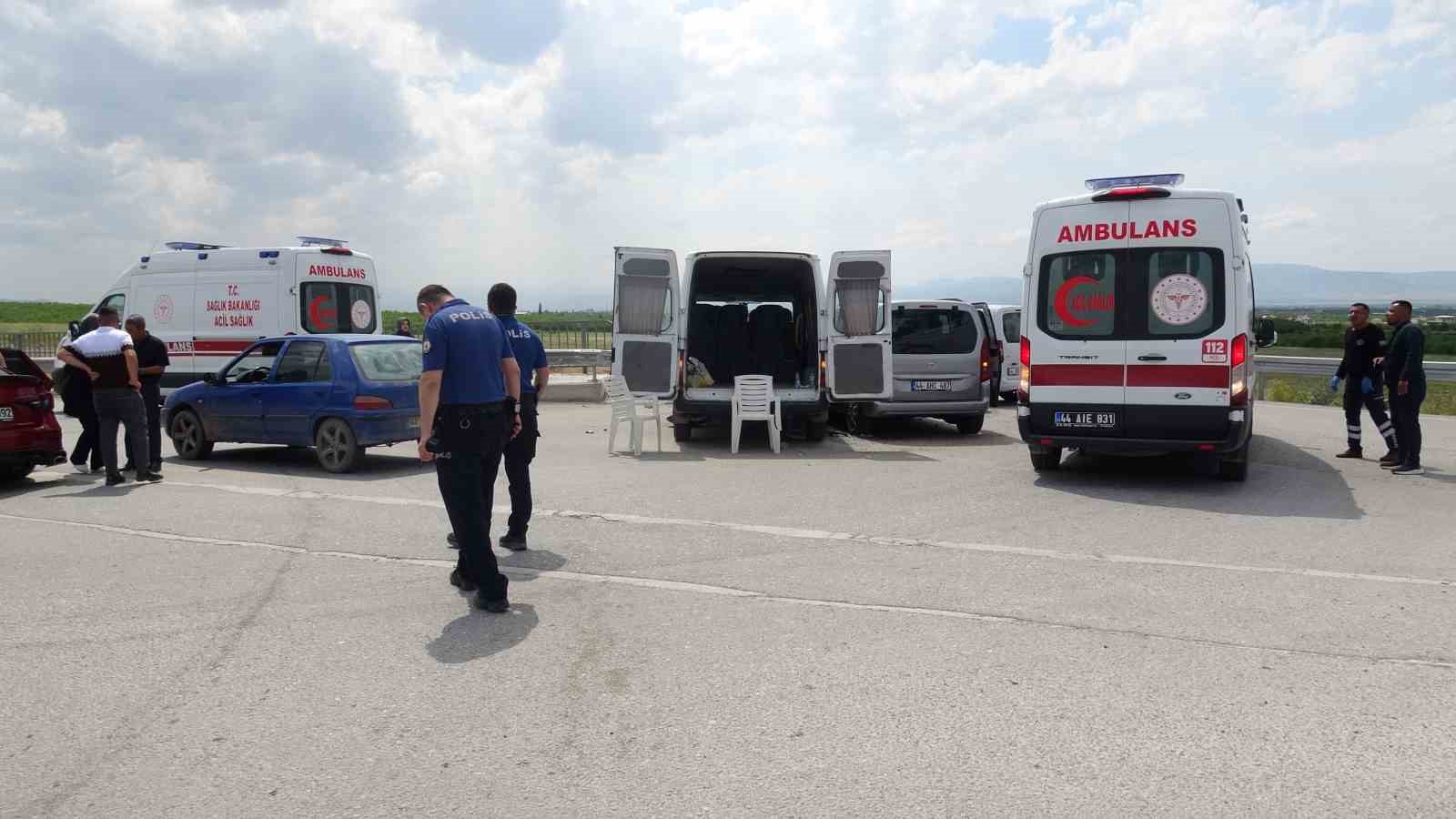 malatyada minibus ile hafif ticari arac carpisti 8 yarali 2 YmPzPVNz