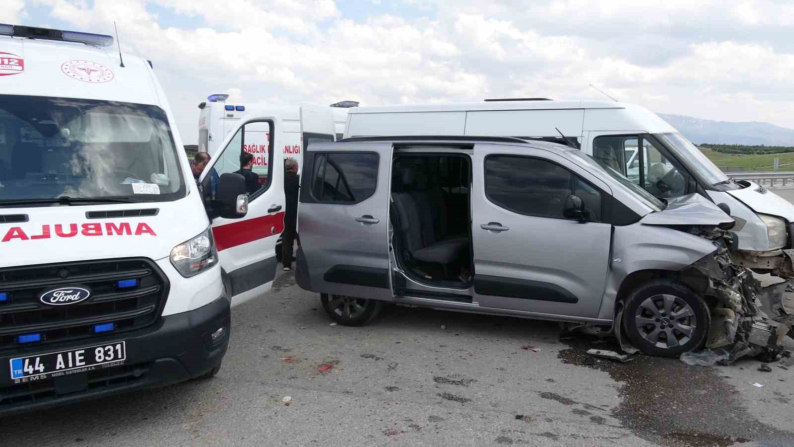malatyada minibus ile hafif ticari arac carpisti 8 yarali 4