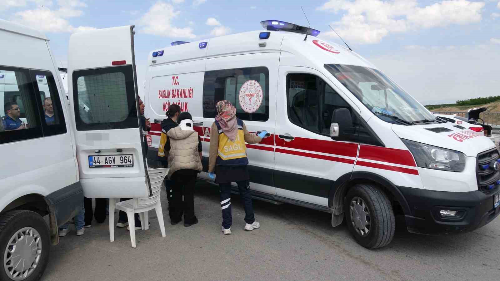 malatyada minibus ile hafif ticari arac carpisti 8 yarali 5 yErzUYtA