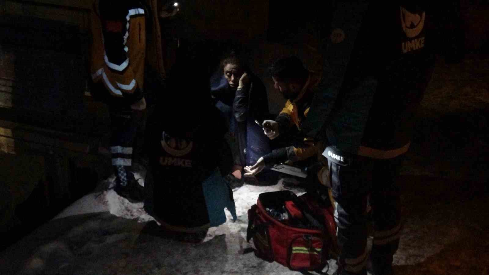 malatyada mustakil evde yangin mahsur kalan kadin kurtarildi 1 WRngqO33