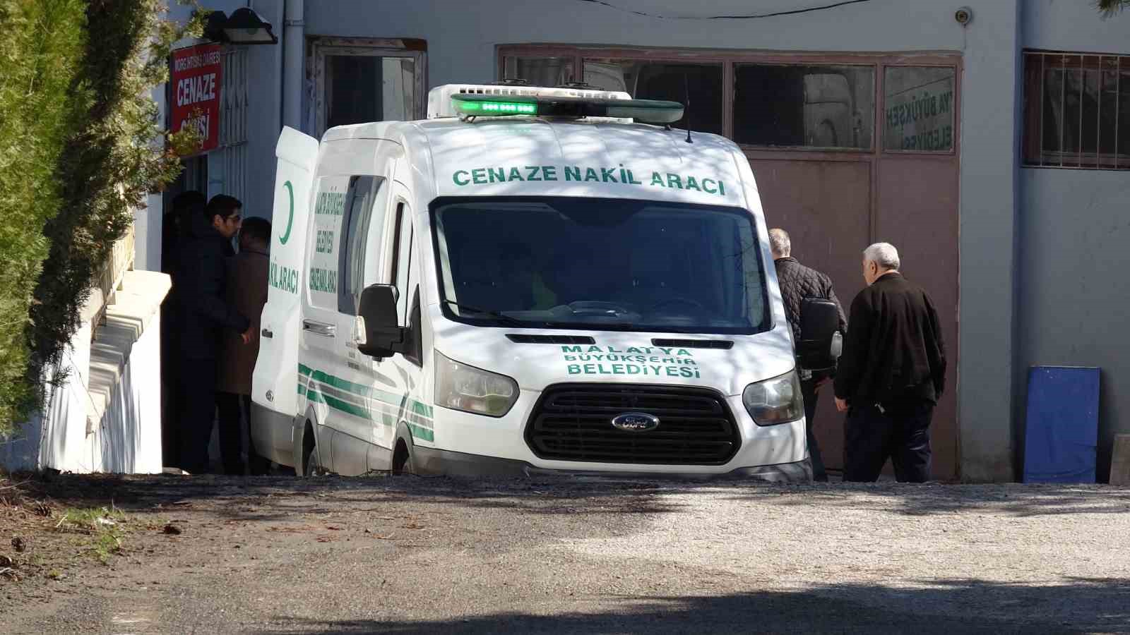 malatyada oglu tarafindan bicaklanan sahis hayatini kaybetti 4 Yr9ziLwZ
