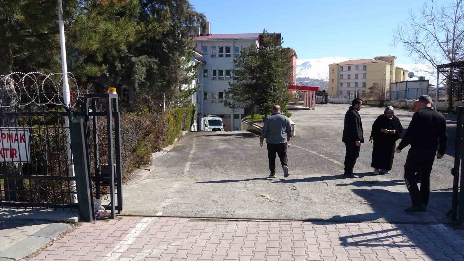 malatyada oglu tarafindan bicaklanan sahis hayatini kaybetti 5
