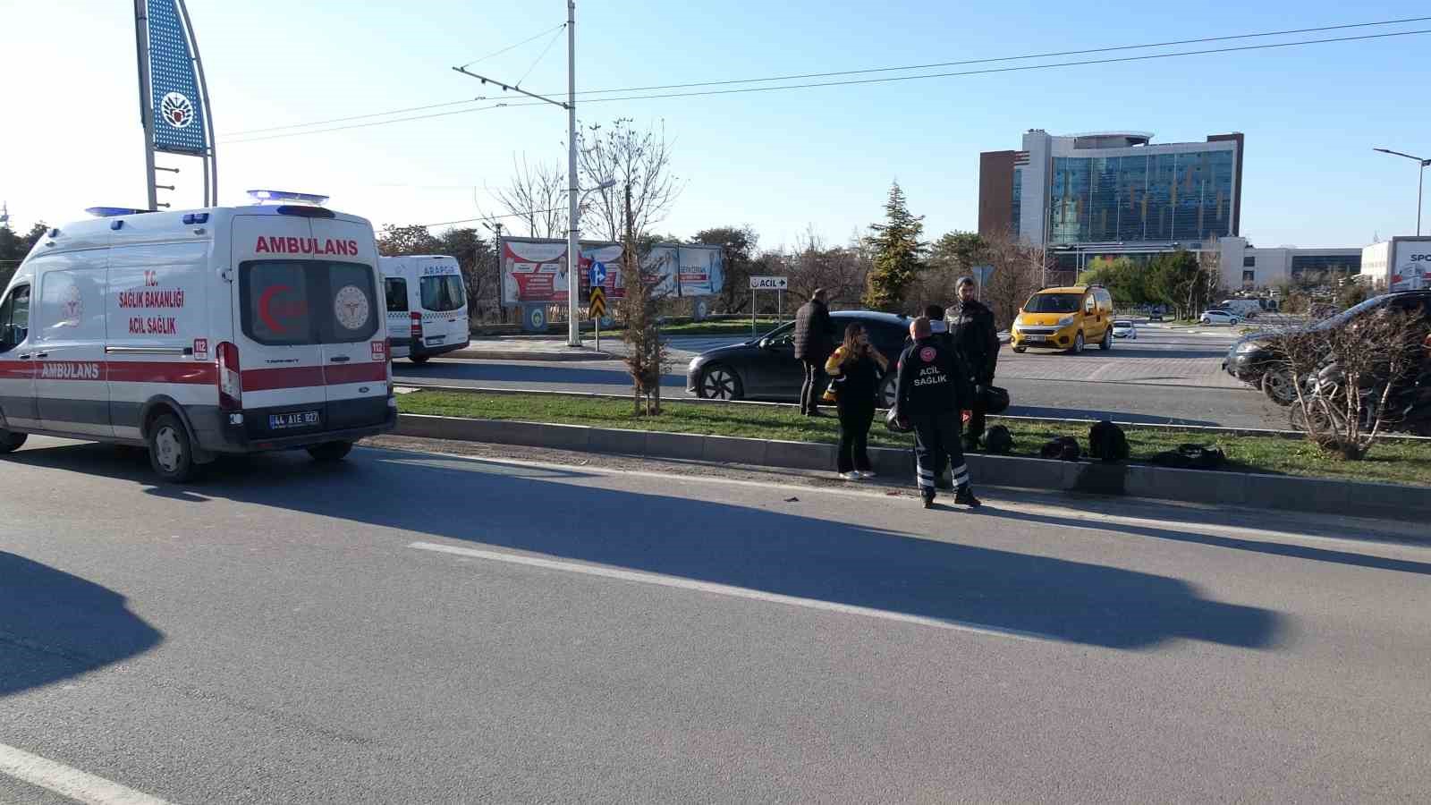 malatyada otomobil ile carpisan motosiklet devrildi 2 yarali 1 eLulypnN