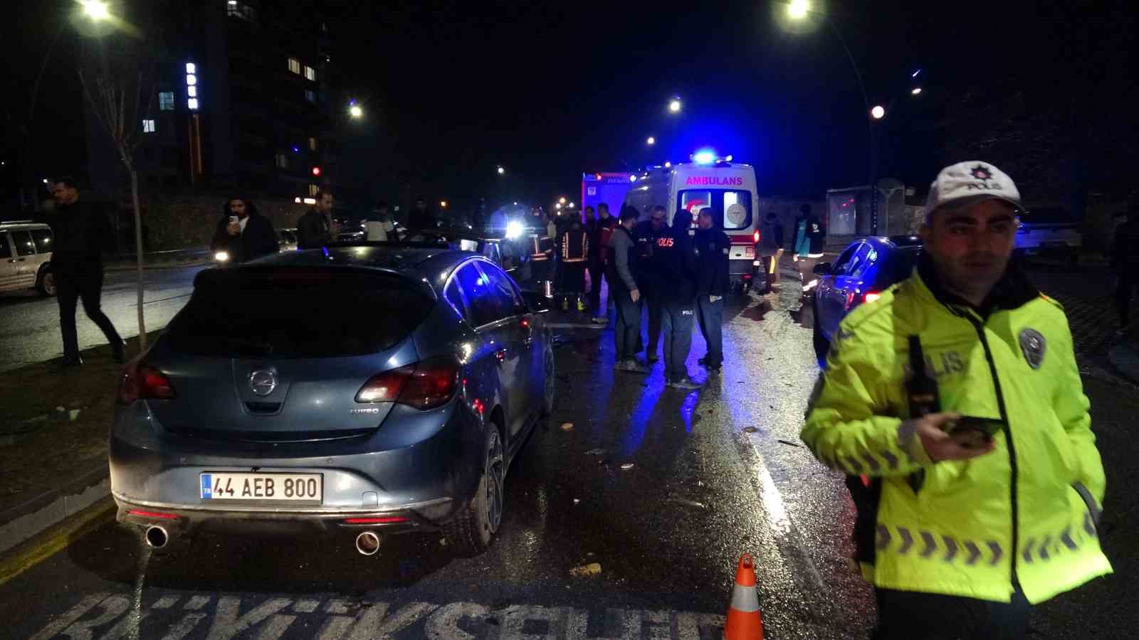 malatyada otomobilin carptigi tofas kagit gibi ezildi 3 yarali 2 nfAfgDqH