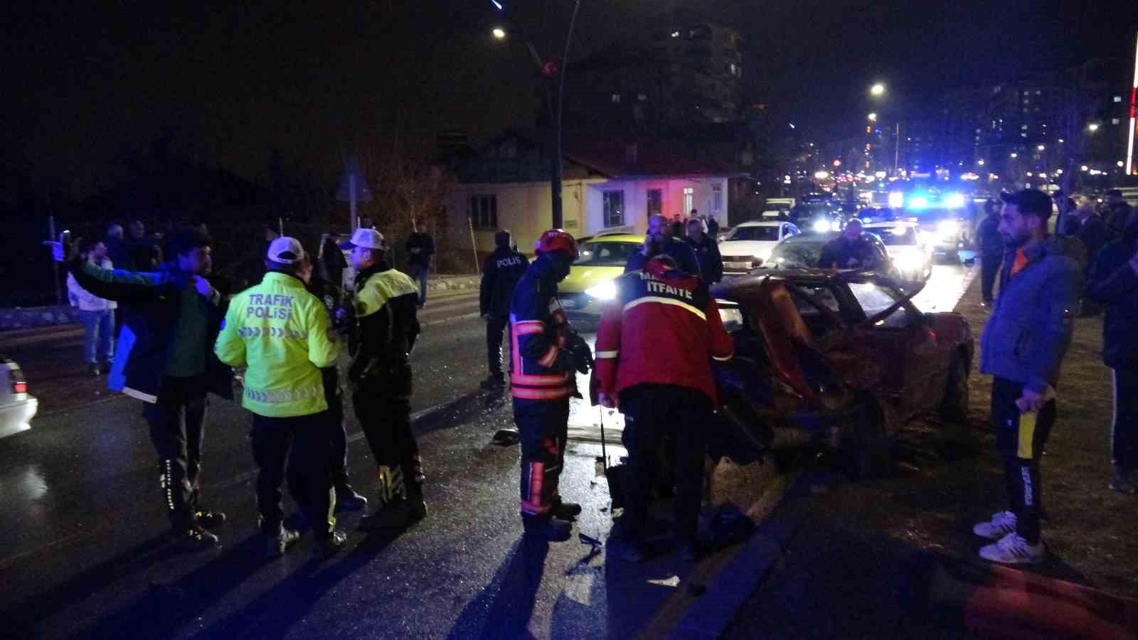 malatyada otomobilin carptigi tofas kagit gibi ezildi 3 yarali 4 sB781hVS