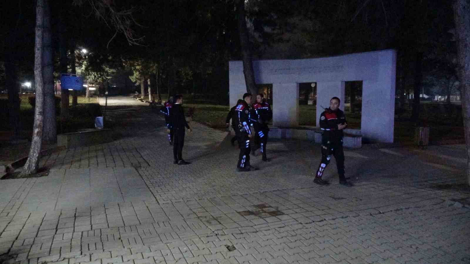 malatyada parkta silahli saldiriya ugrayan genc yaralandi 1 4cOzaITb