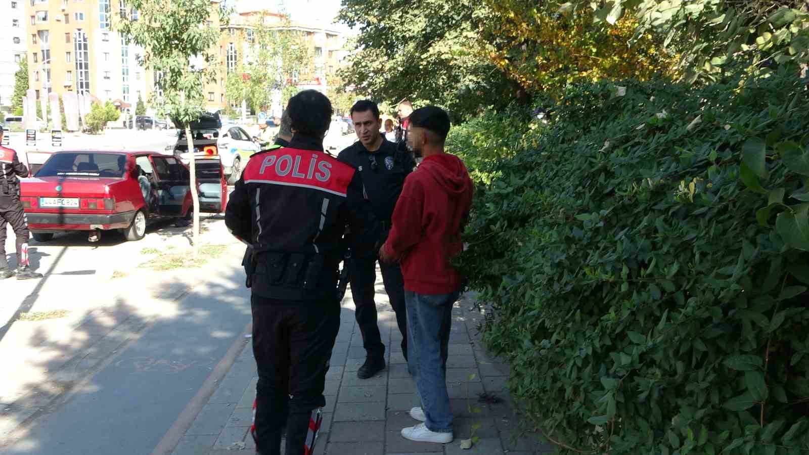 malatyada polisin dur ihtarina uymayan aracta uyusturucu ele gecirildi 1 bKz67tYu