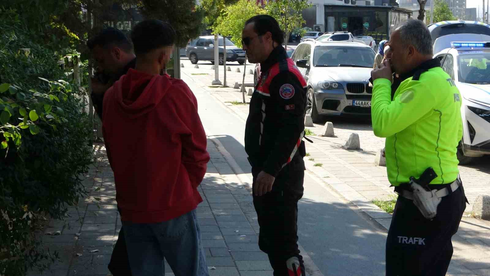 malatyada polisin dur ihtarina uymayan aracta uyusturucu ele gecirildi 4