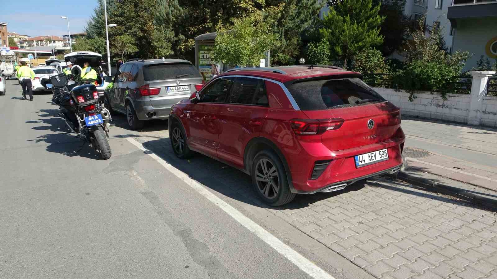 malatyada polisin dur ihtarina uymayan aracta uyusturucu ele gecirildi 5