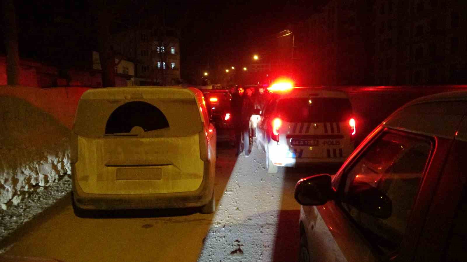 Malatya’da polisin "dur" ihtarına uymayan araçtan uyuşturucu çıktı 7 malatyada polisin dur ihtarina uymayan aractan uyusturucu cikti 3 ZdwZEYFh