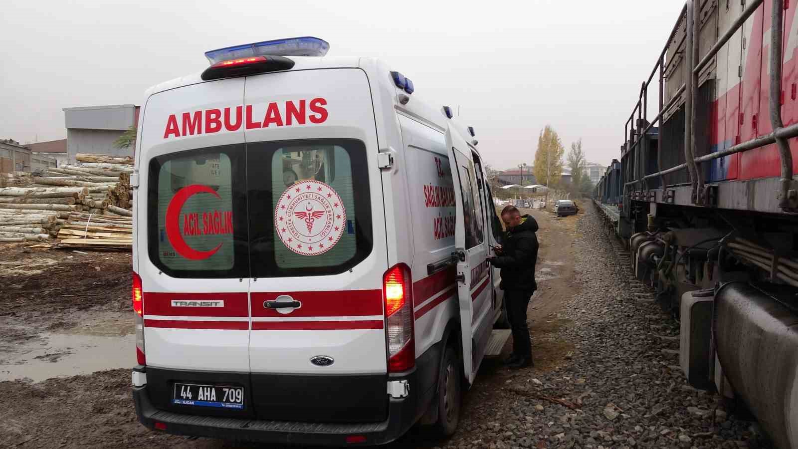 malatyada raylara dusen kisi trenin carpmasi sonucu yaralandi 3 gYLuVN3O
