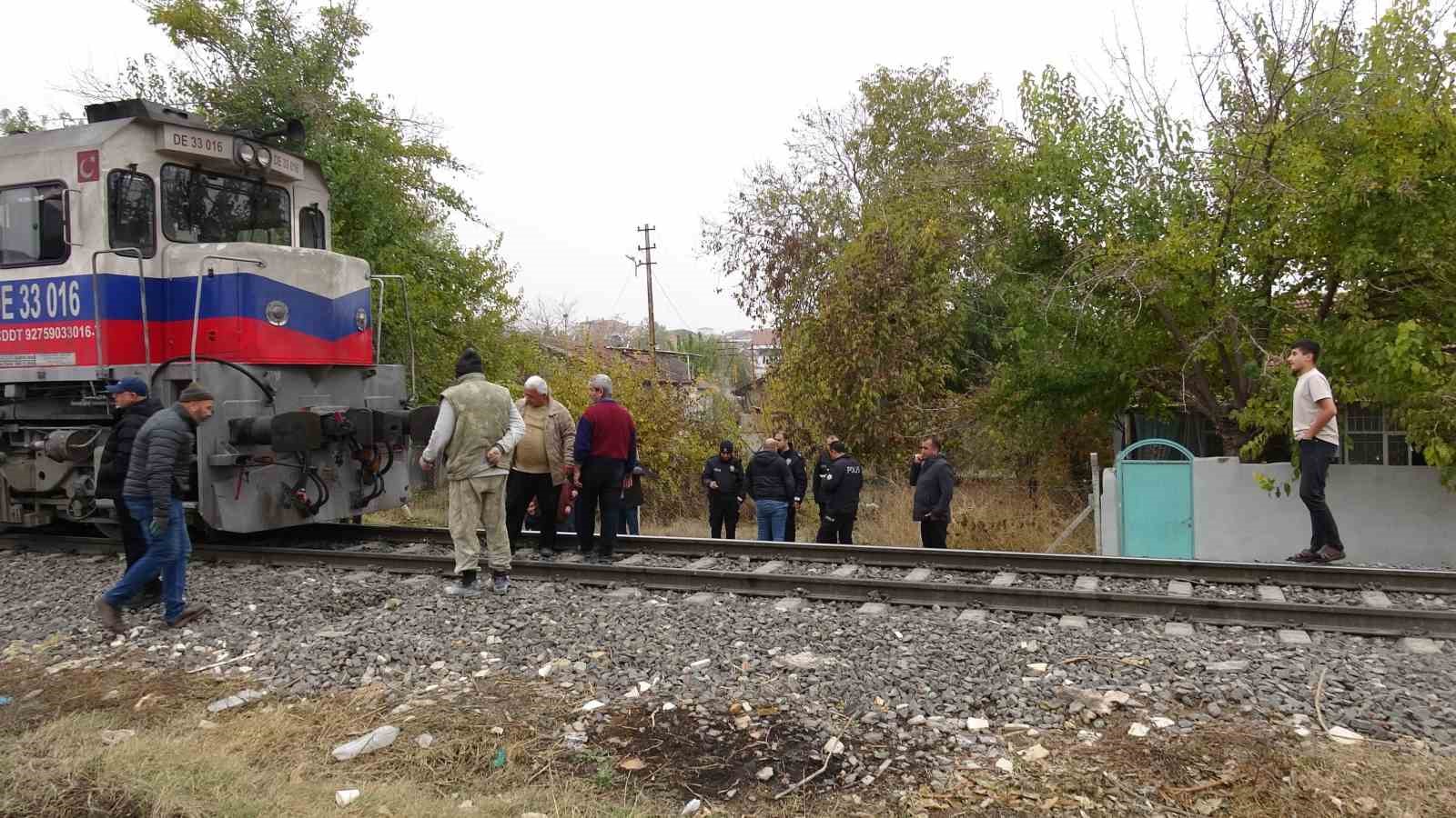 malatyada raylara dusen kisi trenin carpmasi sonucu yaralandi 4 OiBvRyVA