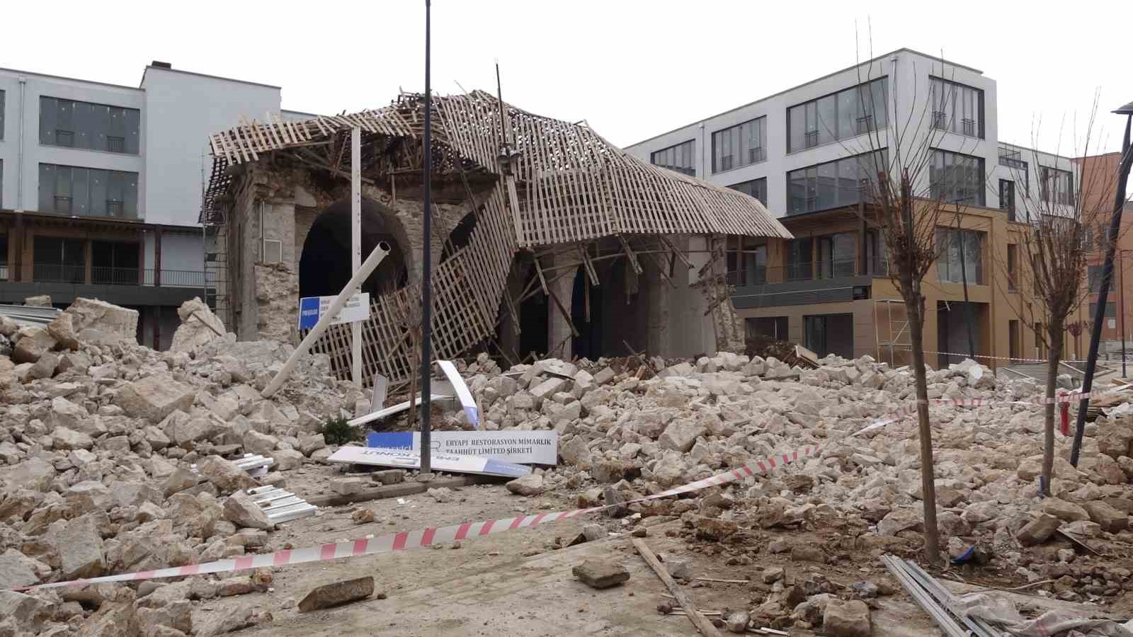 malatyada restorasyondaki caminin duvarinda gocuk meydana geldi 1 yarali 0 cPByvrVu