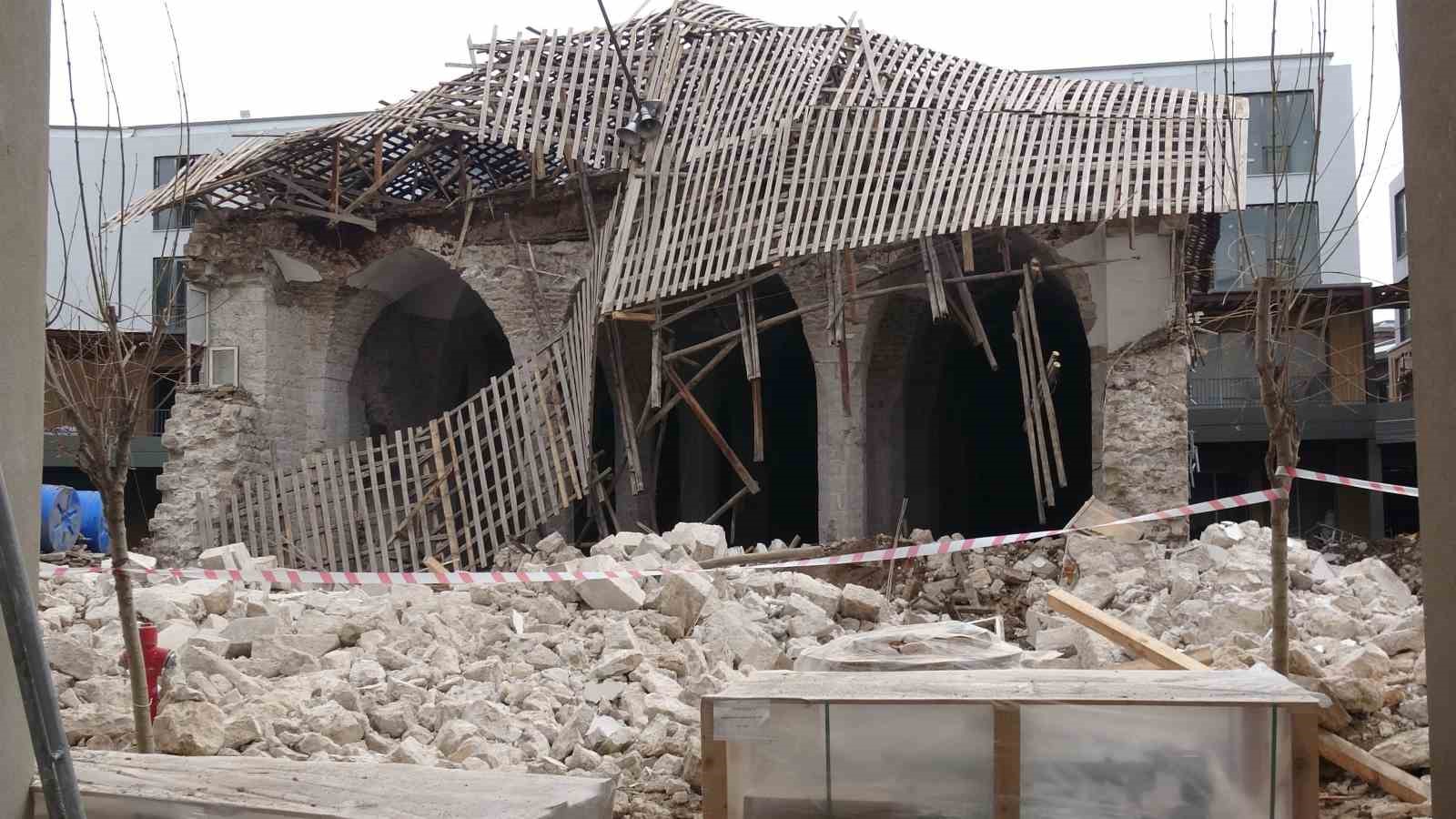 malatyada restorasyondaki caminin duvarinda gocuk meydana geldi 1 yarali 1