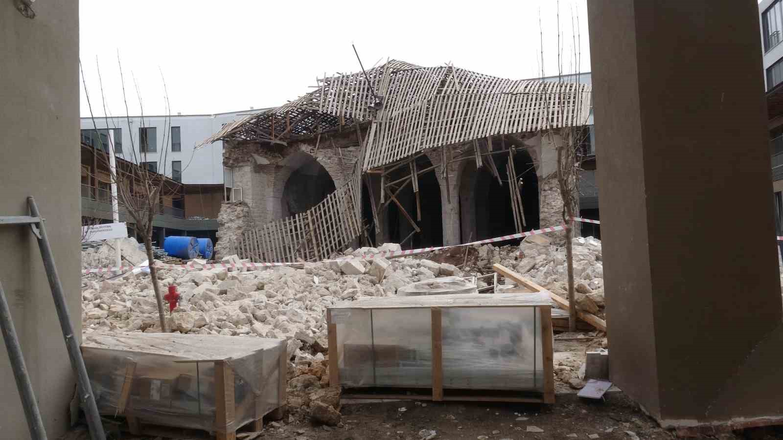 malatyada restorasyondaki caminin duvarinda gocuk meydana geldi 1 yarali 2 269G2OCO