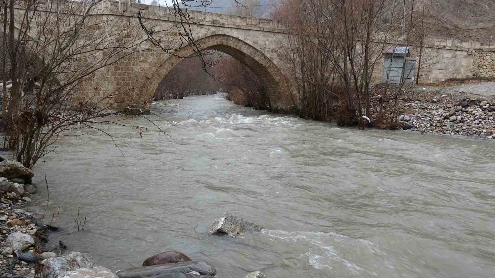 malatyada saganak ve kar yagisi dereleri tasirdi 3 L1IPWSE6