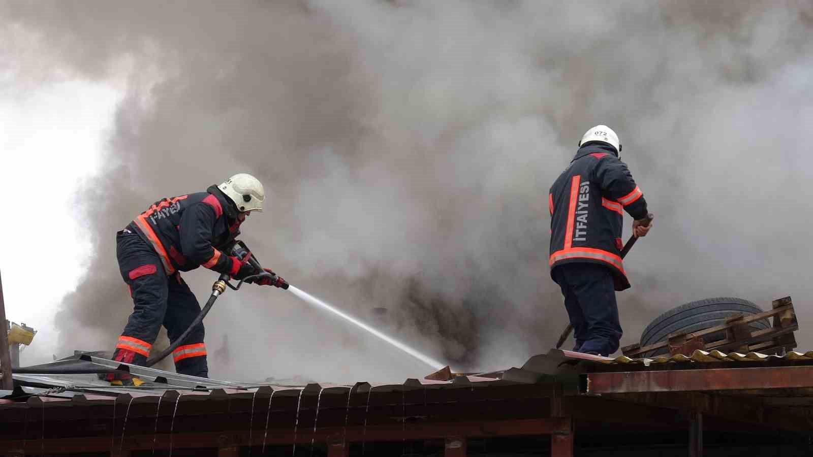 malatyada sanayi sitesindeki yangin kontrol altina alindi 1 5RCWr6Mj