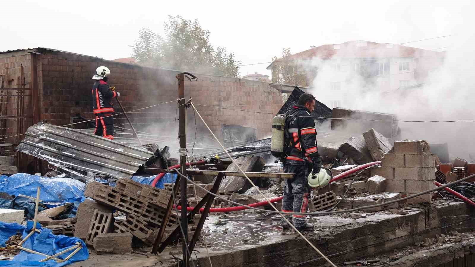 malatyada sanayi sitesindeki yangin kontrol altina alindi 5