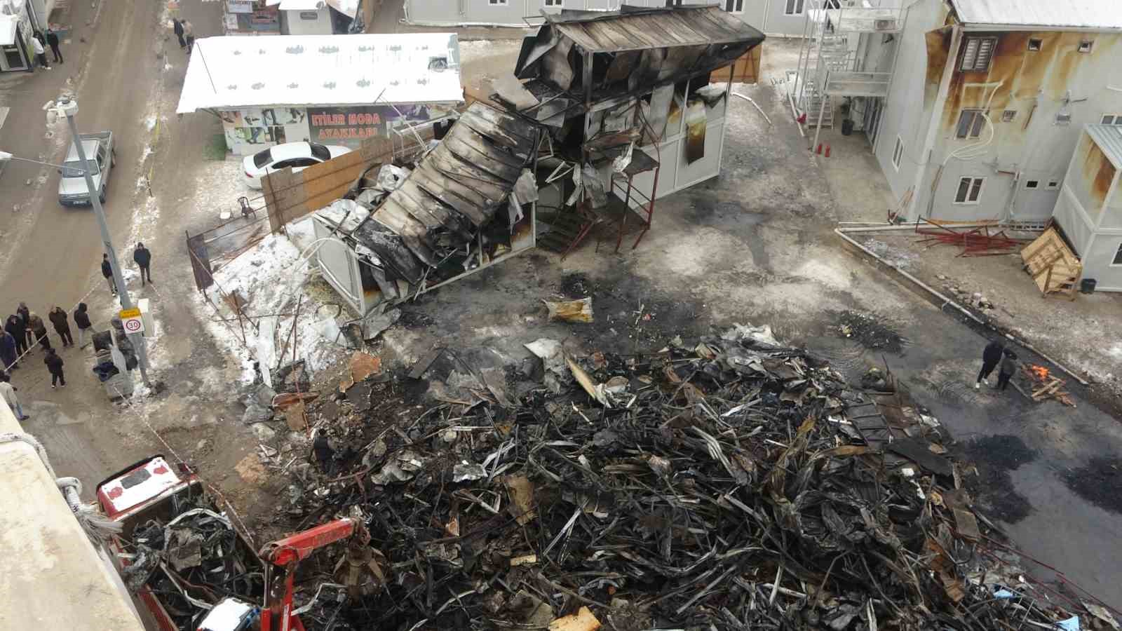 malatyada santiyede cikan yanginin hasari gunduz goruntulendi 1 MghkERpU
