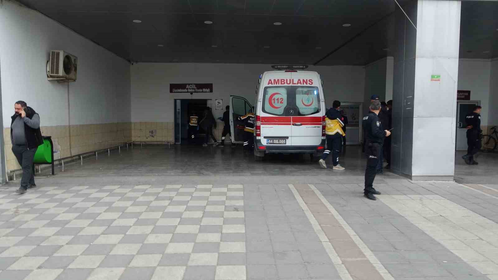 malatyada santiyede sopali bicakli kavga 4 yarali 2 viyUcRPe