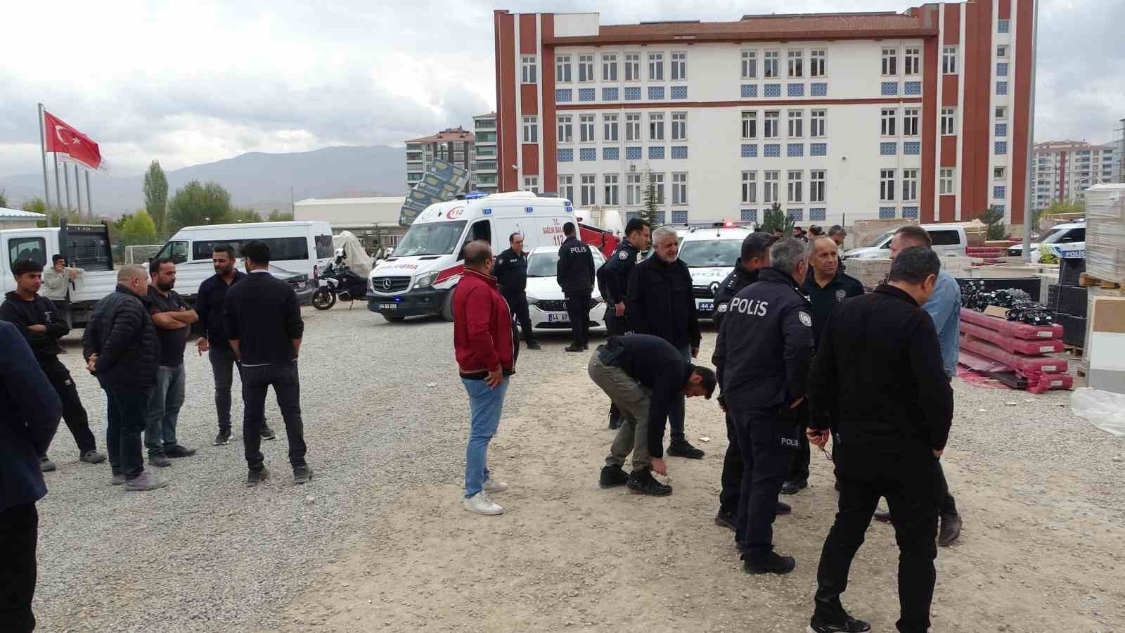 malatyada santiyede sopali bicakli kavga 4 yarali 5 17y4tnXC