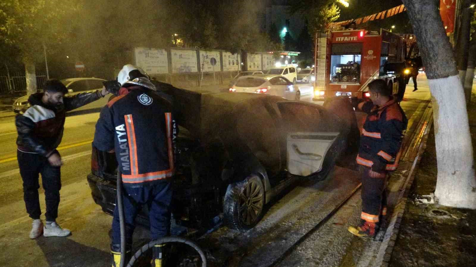 malatyada seyir halindeki otomobilde yangin 3 j4fOtler