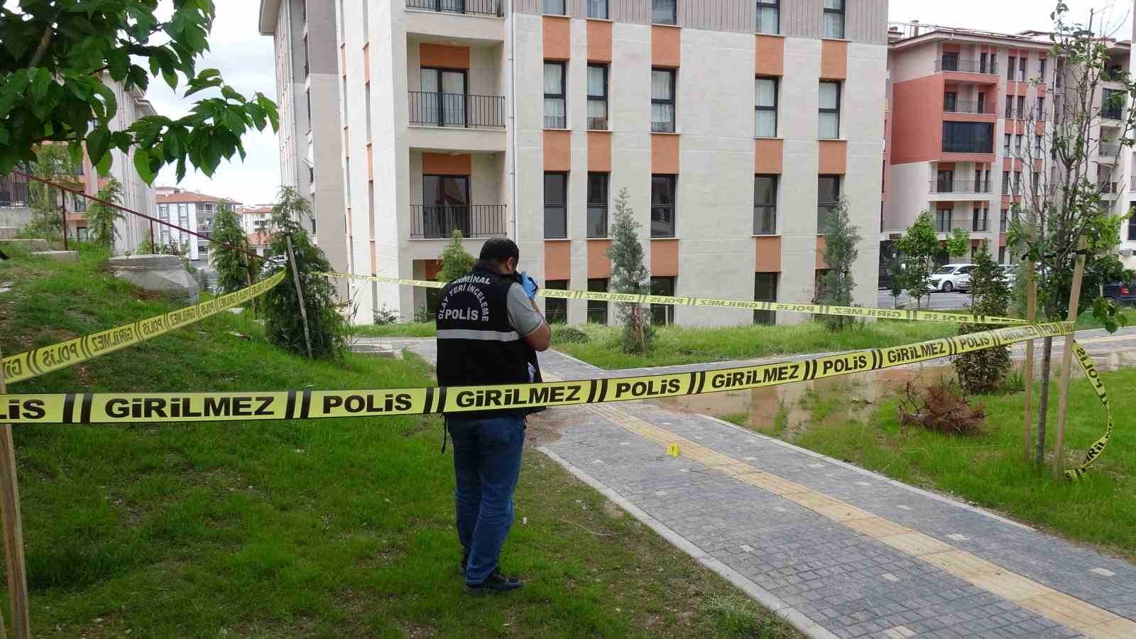 malatyada site icerisinde hareketsiz bulunan sahis hayatini kaybetti 0