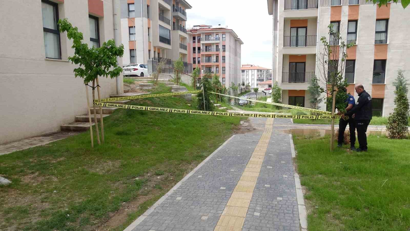 malatyada site icerisinde hareketsiz bulunan sahis hayatini kaybetti 1 k789uZqQ