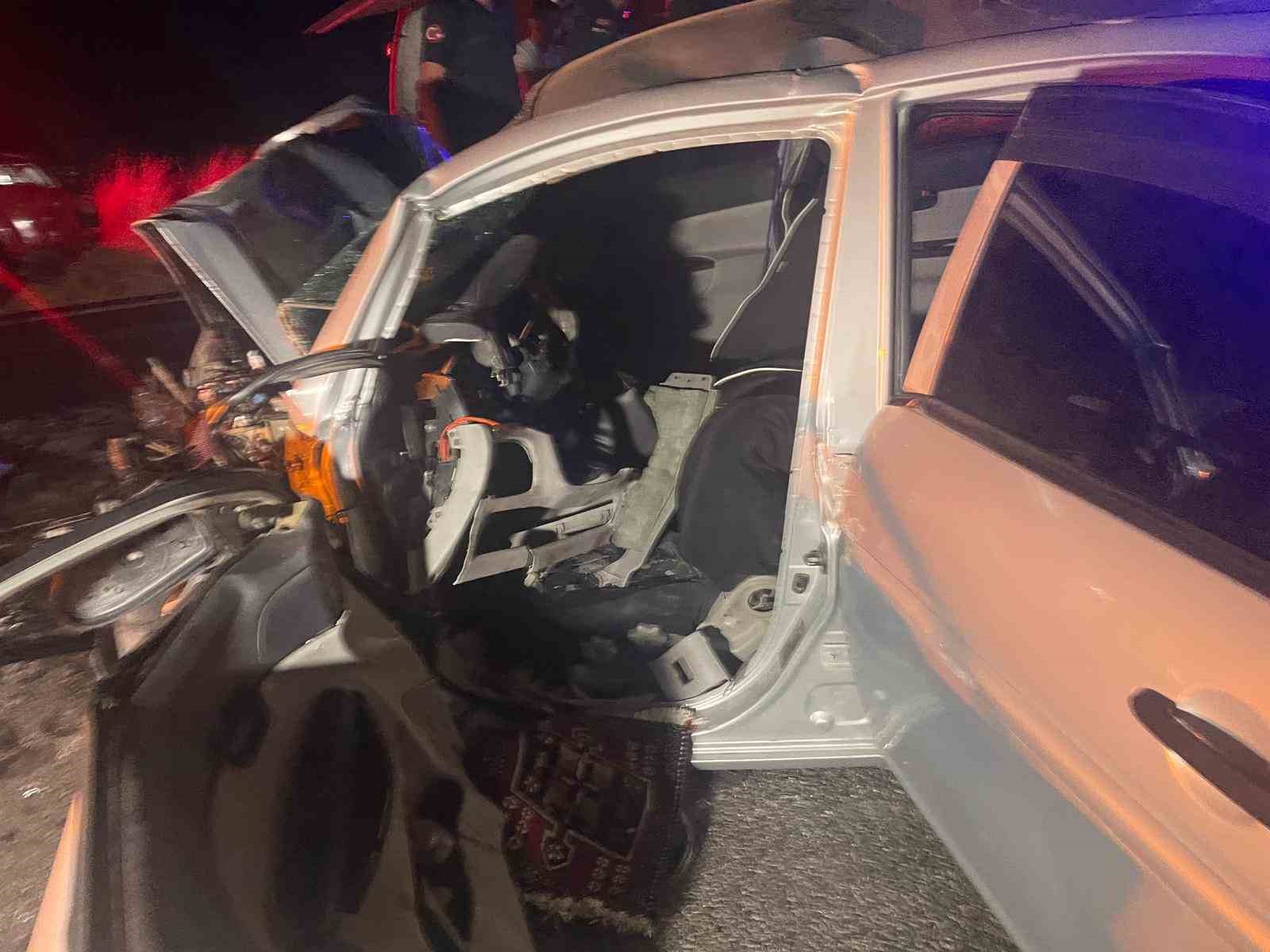 malatyada tir ile otomobil carpisti 3 olu 1 yarali 1 ztlWlCaU