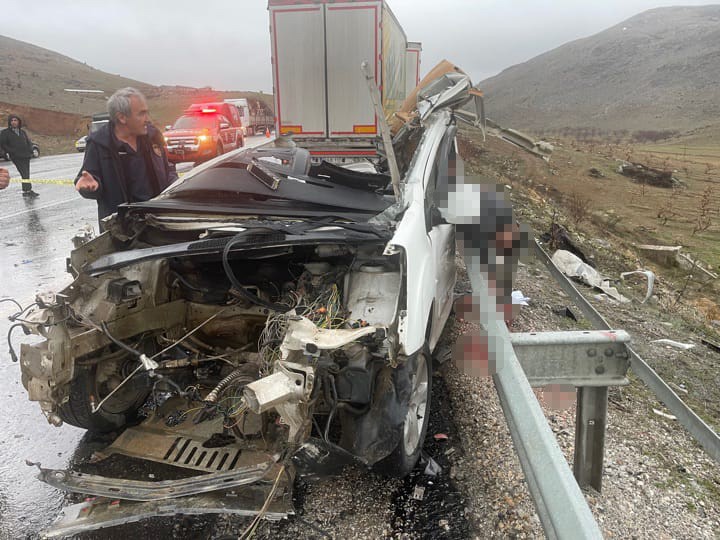 malatyada tir ile otomobil kafa kafaya carpisti 3 olu 1 yarali 3 gIIizjse
