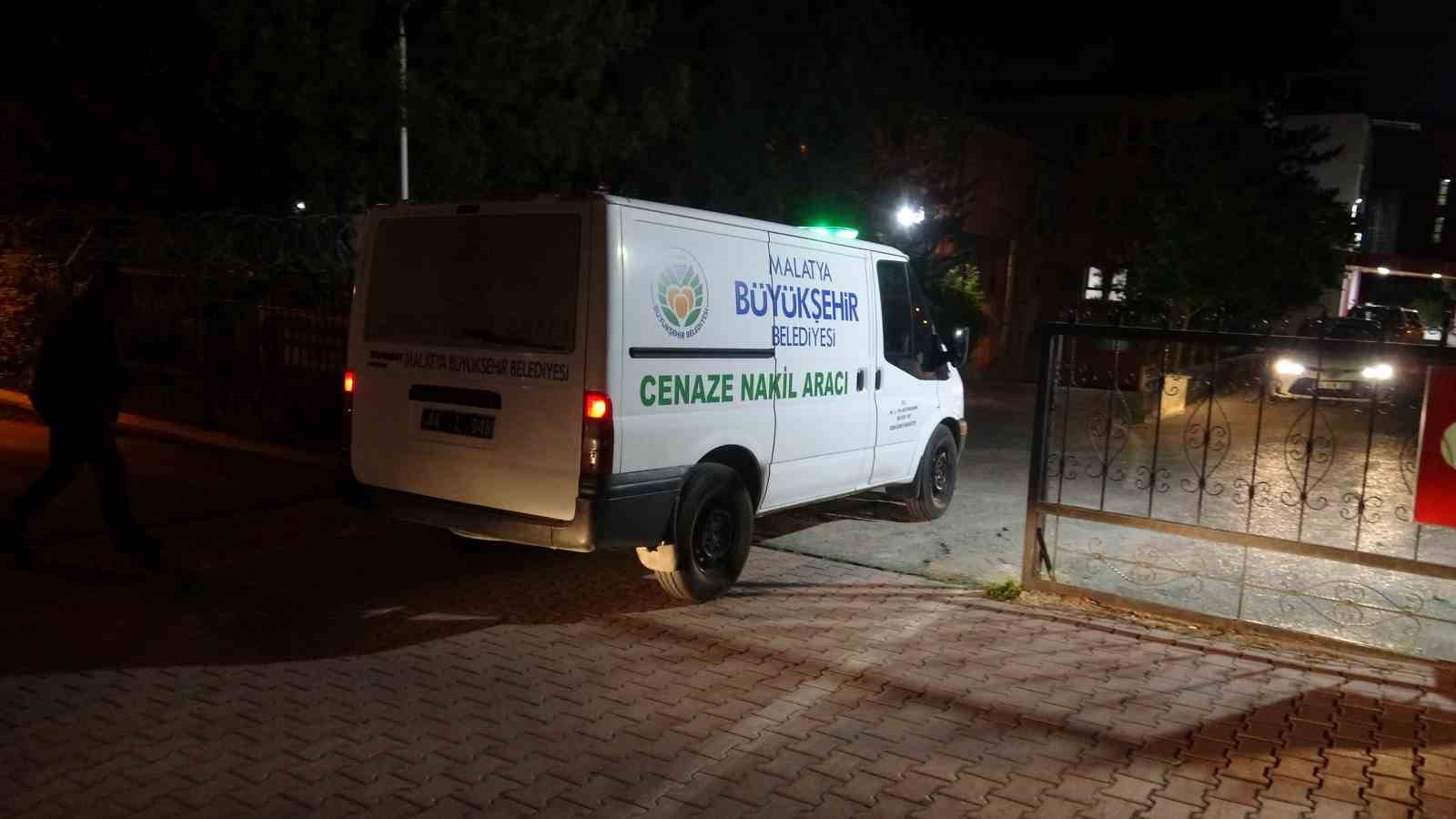 malatyada tirla carpisan motosiklet surucusu hayatini kaybetti 1 uU8NqT3f