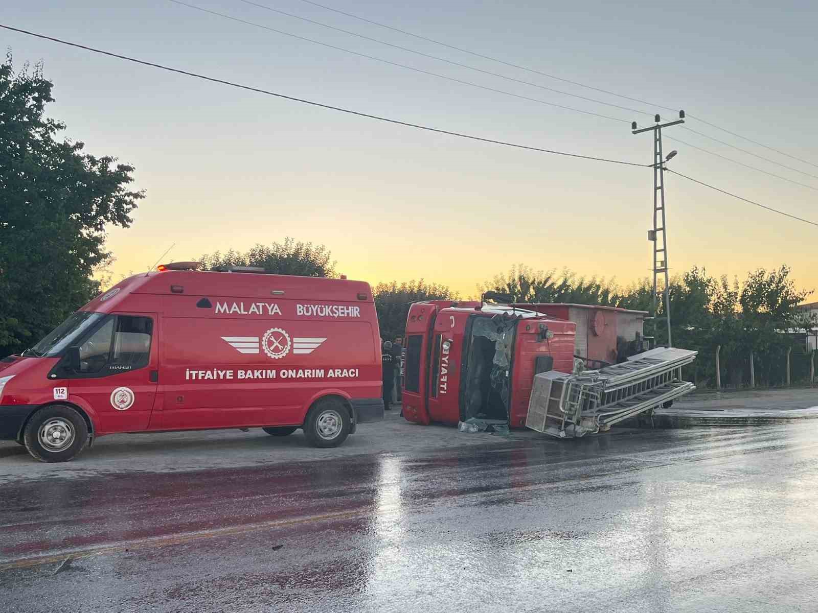 Malatya’da yangın ihbarına giden itfaiye aracı devrildi: 3 yaralı 4 malatyada yangin ihbarina giden itfaiye araci devrildi 3 yarali 0 3bAaWw5O