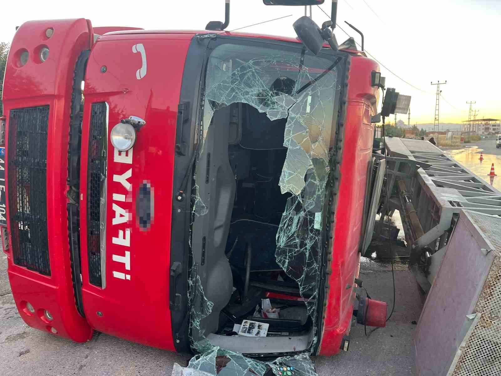 Malatya’da yangın ihbarına giden itfaiye aracı devrildi: 3 yaralı 5 malatyada yangin ihbarina giden itfaiye araci devrildi 3 yarali 1 pTpWuHi8