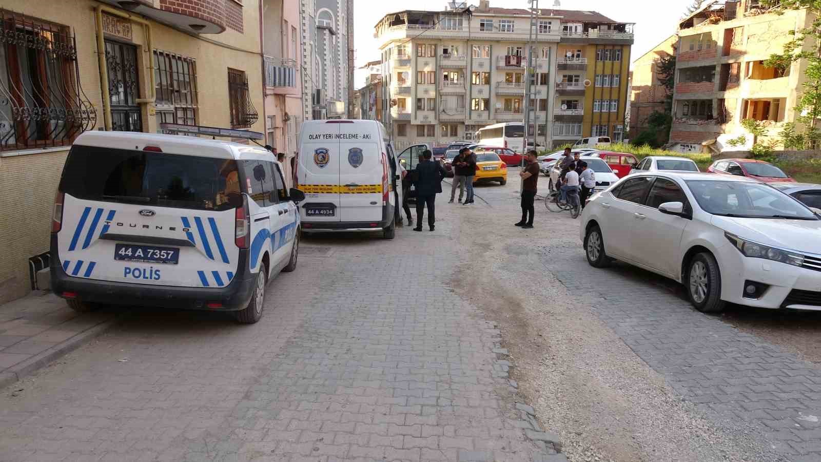 Malatya’da yaşlı adam evinde ölü bulundu 5 malatyada yasli adam evinde olu bulundu 1 Onrml89Q